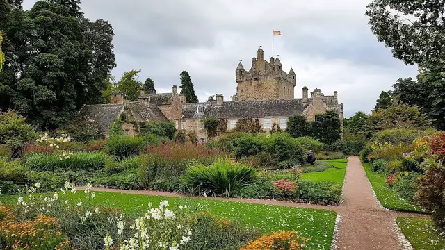 Video thumbnail for Der Blumengarten von Cawdor Castle