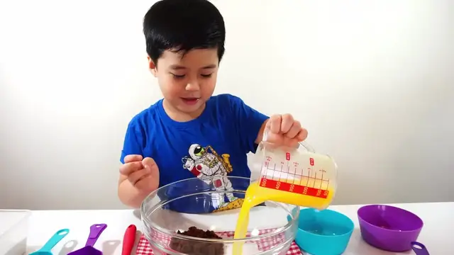 Video thumbnail for Best Chocolate Chip Cookie Ever (720P HD)