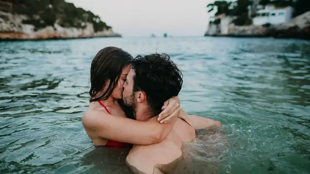 Video thumbnail for Kissing Can Give You THESE Diseases: What You Need to Know to Stay Safe