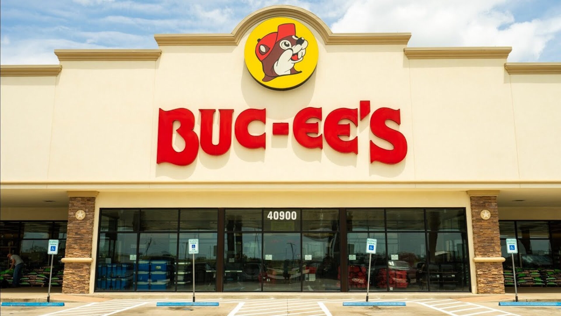 Video thumbnail for Workers Reveal What It's Really Like To Work At Buc-Ee's