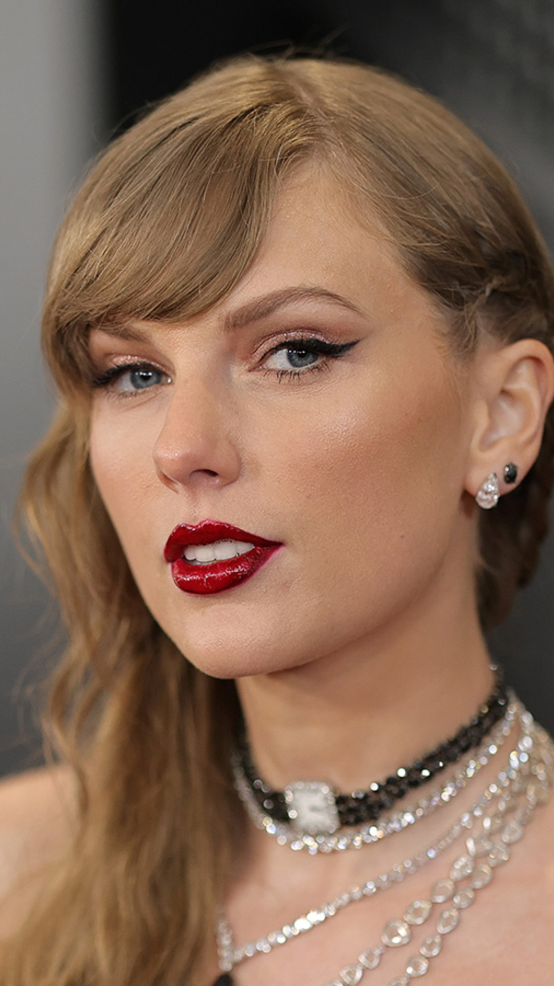 Video thumbnail for Taylor Swift's 'All Too Well' The Gyllenhaal Romance