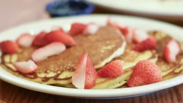 Video thumbnail for Cracker Barrel Vs Bob Evans Breakfast The Winner Is Clear