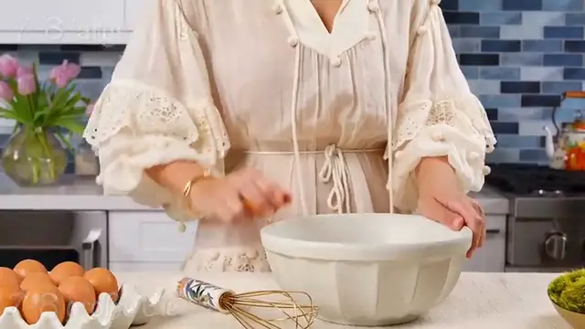 Video thumbnail for Only 3 ingredients! Just add eggs to potato chips. It's so delicious! Easy breakfast lunch or dinner