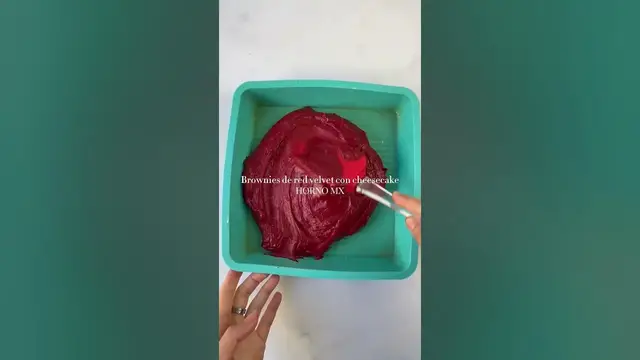 'Video thumbnail for Brownies de red velvet con cheesecake receta Horno MX #shorts #receta #sanvalentin #brownies'