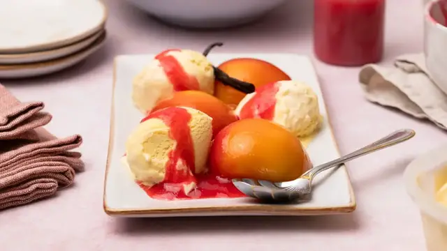 Video thumbnail for Sweet And Simple Peach Melba Sundae Recipe
