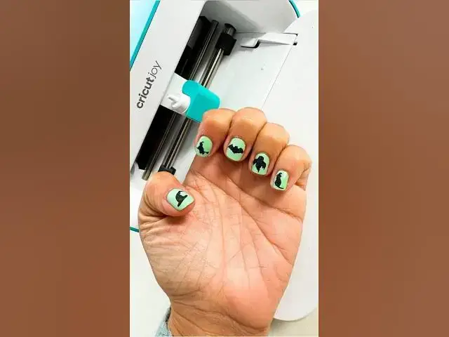 Video thumbnail for Halloween 🎃 Nagelsticker selber machen 💅 #plotter #cricut #halloween #halloweennails