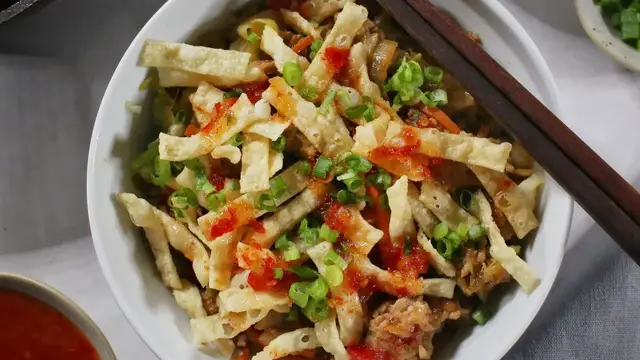 Video thumbnail for Deconstructed Egg Roll In A Bowl Recipe