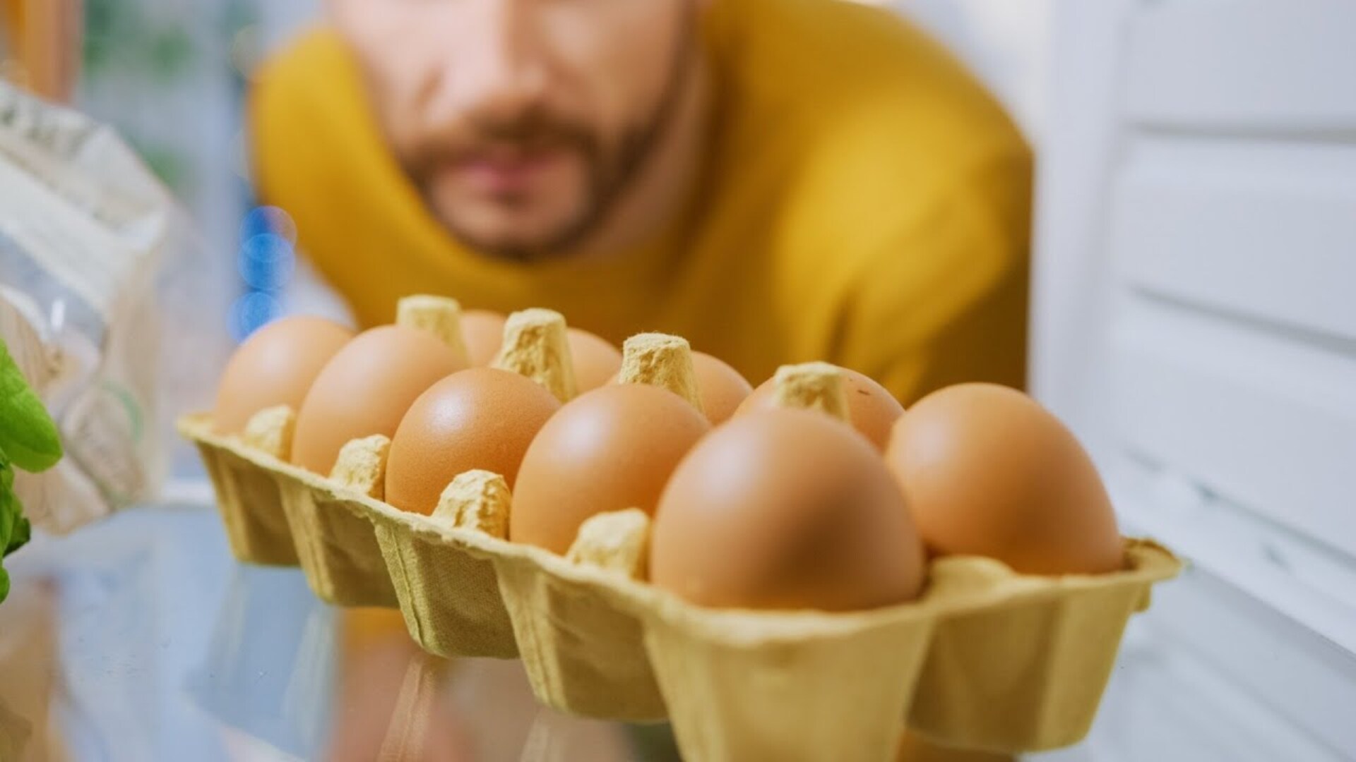 Video thumbnail for Here's How Long Eggs & Other Foods Can Actually Last In The Fridge