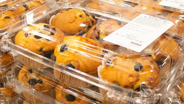 'Video thumbnail for Why It's Time To Start Storing Costco Muffins In The Freezer'