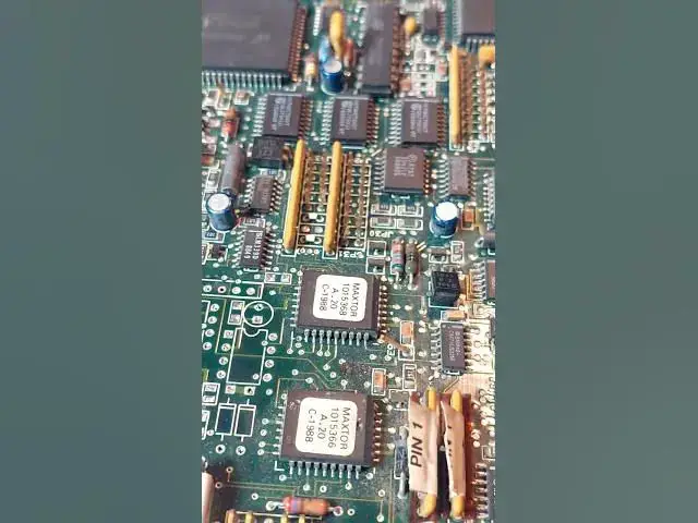 Video thumbnail for #maxtor #hdd #old #harddisk #controller #veryold #zilog #intel #motorola #philips #eprom