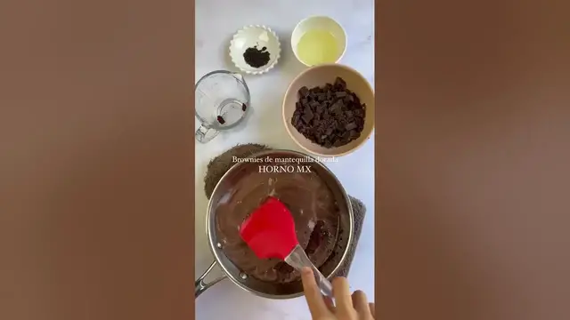 'Video thumbnail for Brownies de mantequilla dorada Horno MX #shorts #receta #brownies #chocolate #postre'