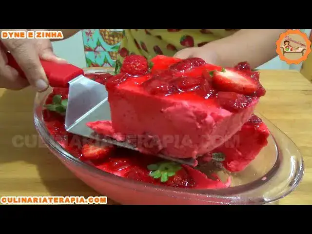 Video thumbnail for Sobremesa Mousse Fácil de Morango com Geleia - Dyne e Zinha