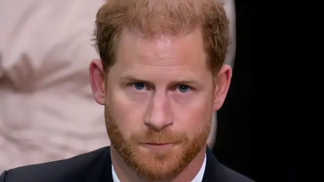 Video thumbnail for Unbearably Awkward Royal Balcony Moments That Made Us Cringe