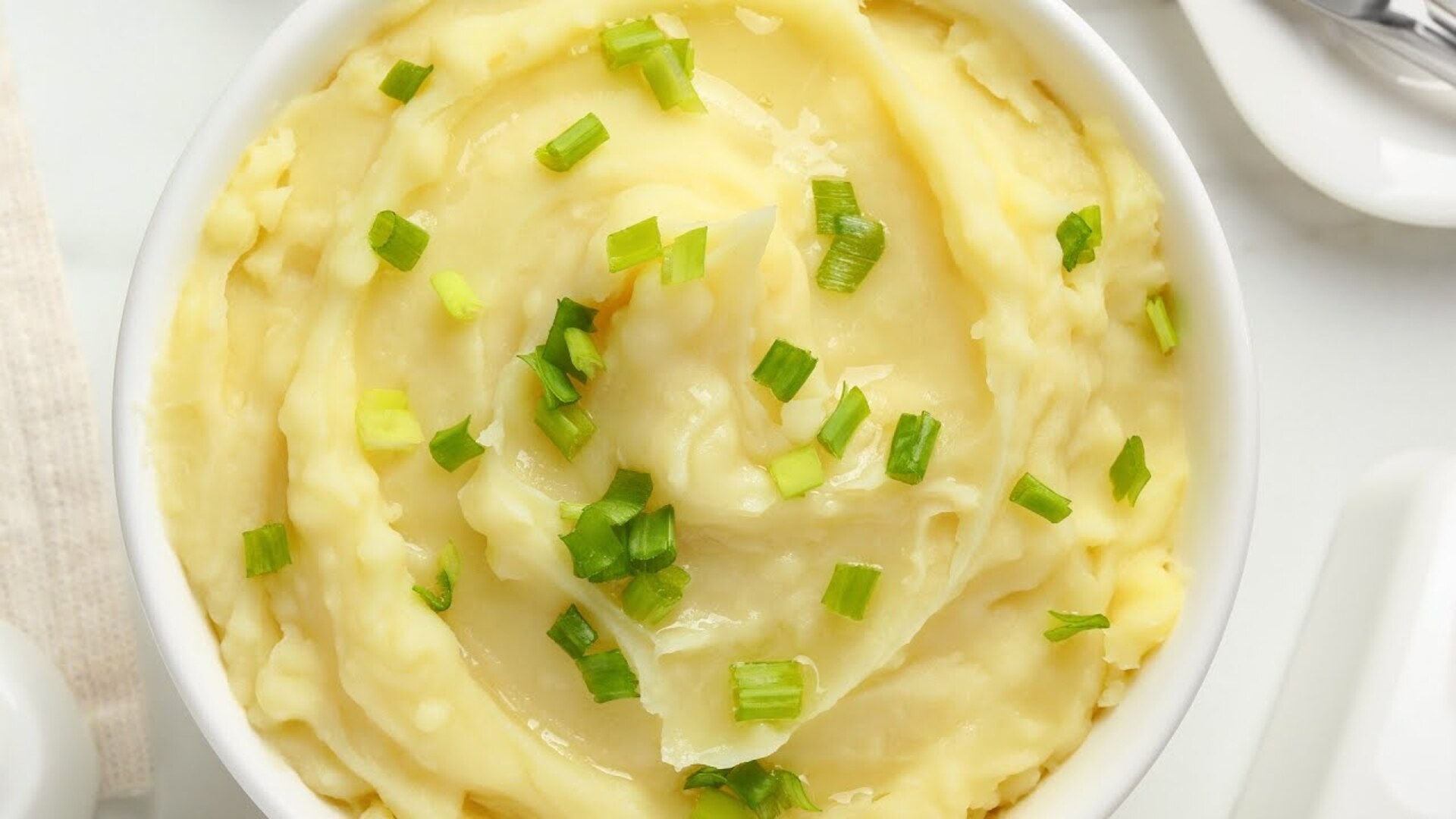 Video thumbnail for Why Mashed Potatoes Always Taste Better At A Restaurant