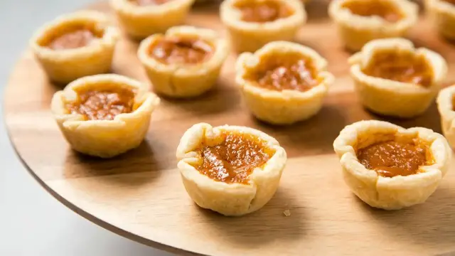 'Video thumbnail for These Mini Pumpkin Pie Bites Are The Ultimate Fall Treat'