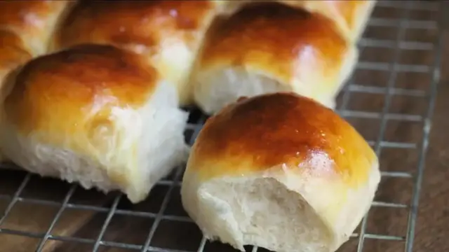 'Video thumbnail for This Might Be The Best Brand Of Dinner Rolls For Thanksgiving'
