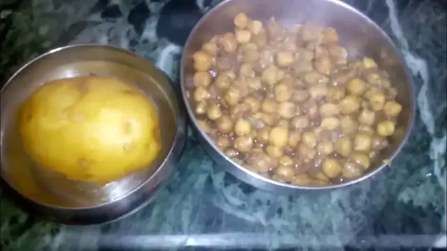 Video thumbnail for छोले बनाने की विधि - Chole Recipe in Hindi - How to make Chole ki Sabji