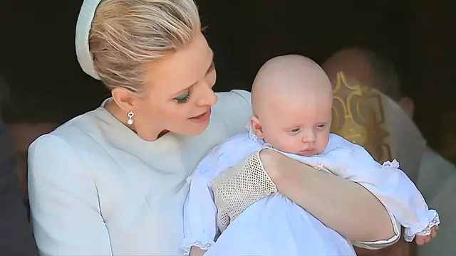 Video thumbnail for Meet Prince Albert & Princess Charlene's Royal Twins