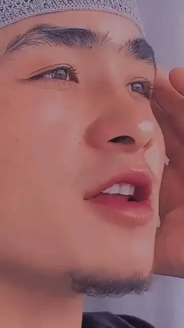 Video thumbnail for Beautiful voice of young Muslim giving adhan