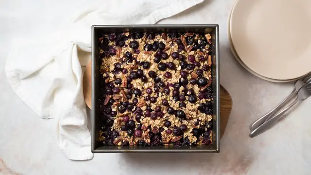 Video thumbnail for Blueberry Baked Oatmeal Recipe