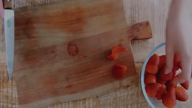 'Video thumbnail for No-Bake Strawberry Cheesecake ¦ Gluten Free Vegan Desserts (640p 24fps)'