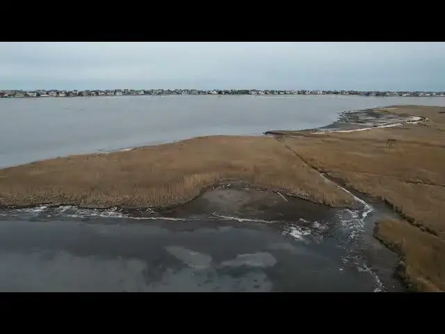 Video thumbnail for Extreme Low Tides and Ice on the Bay