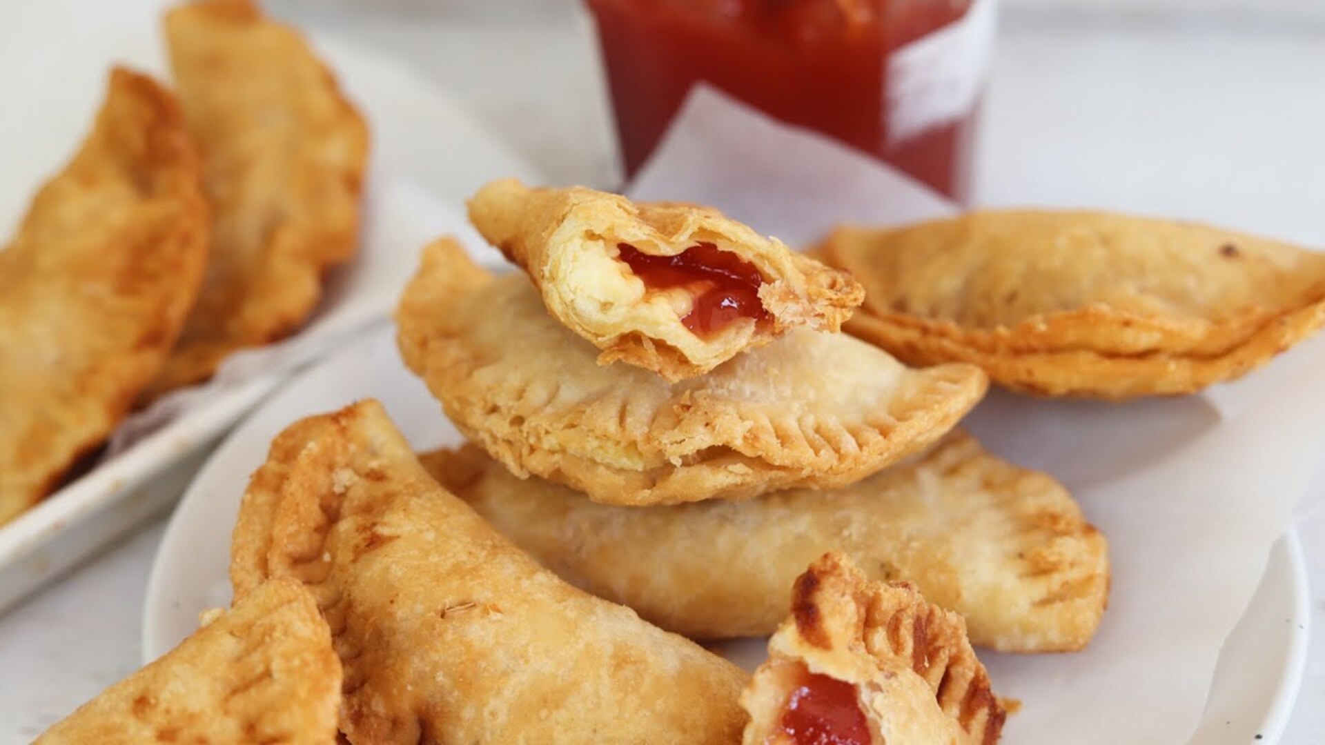 Video thumbnail for Guava And Cream Cheese Empanadas Recipe