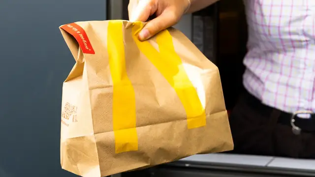 Video thumbnail for The Fresh Food Hack McDonald's Employees Hate When You Order