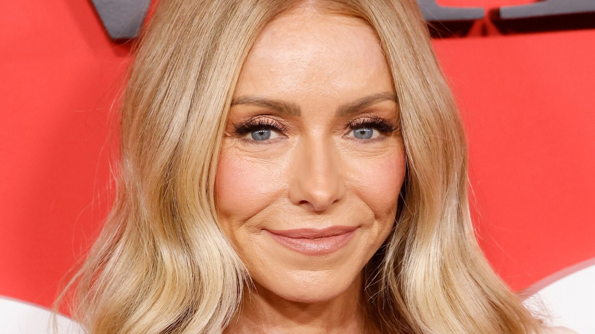 Video thumbnail for The Truth About Kelly Ripa's Off-Screen Behavior