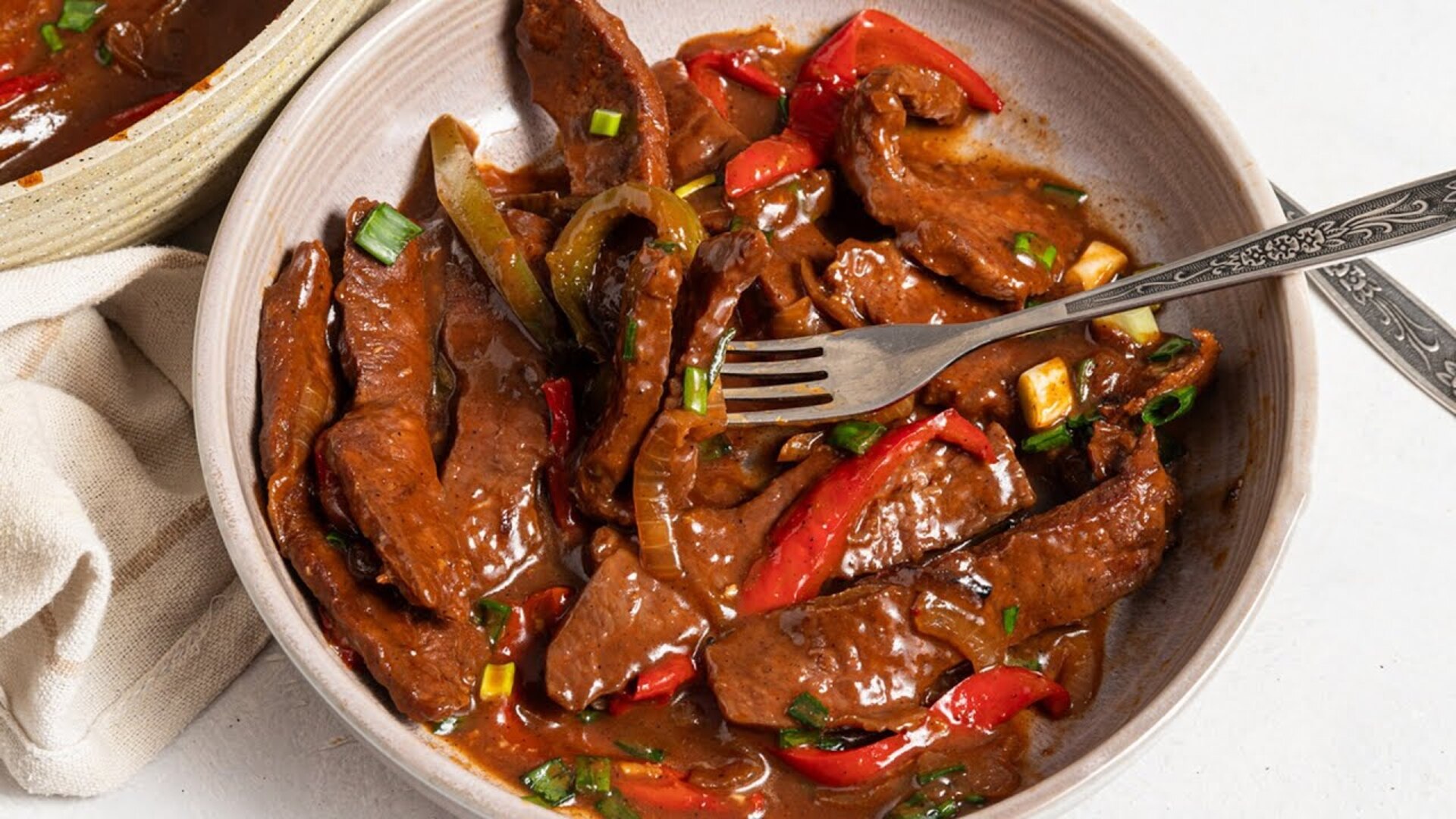 Video thumbnail for Classic Pepper Steak Recipe