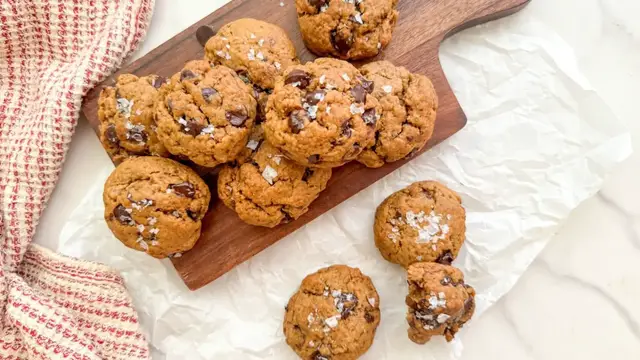 Video thumbnail for Vegan Chocolate Chip Cookies Recipe