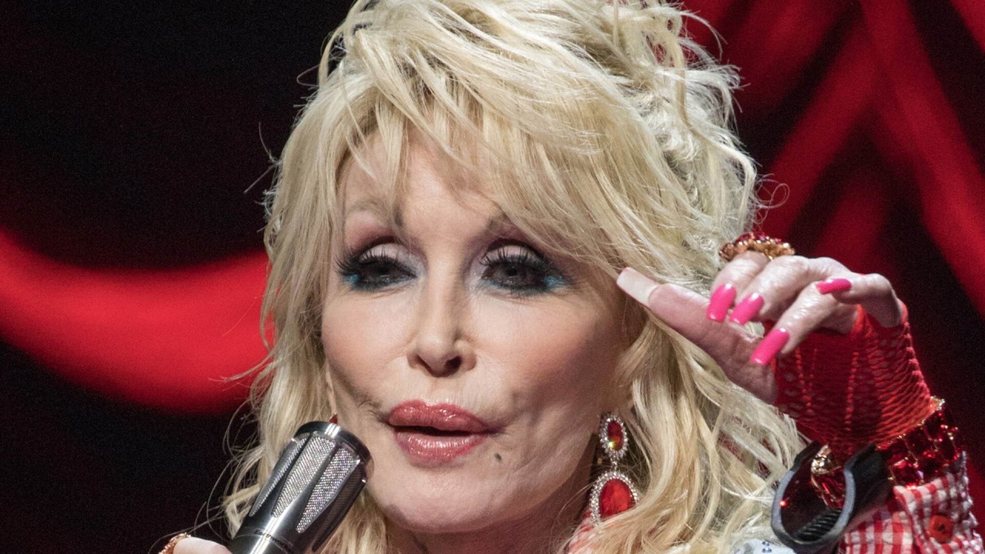 Video thumbnail for The Tragic Real-Life Story Of Dolly Parton