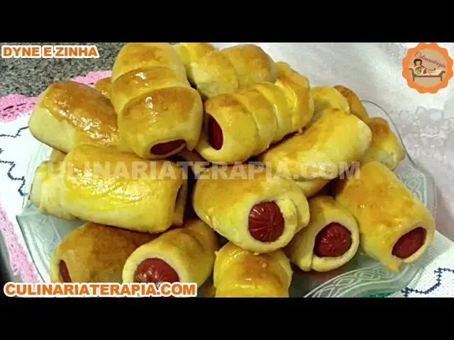 Video thumbnail for Aprenda Como Fazer Enroladinho de Salsicha Com Massa para Salgado de Forno Ensinado por Especialista