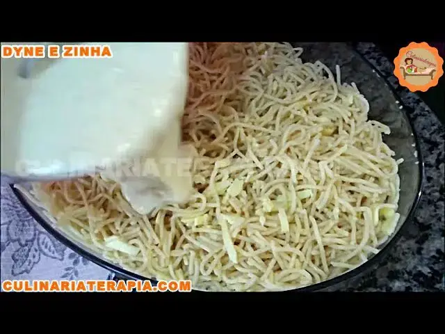 Video thumbnail for Macarrão ao Molho Branco com Creme de Leite e Queijo Fácil e Rápido!