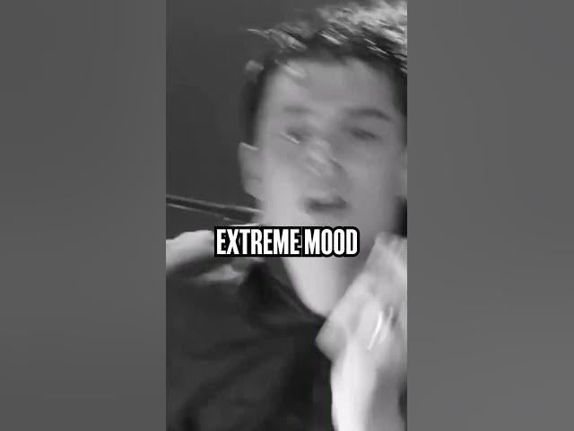 Video thumbnail for Singer has epilepsy seizure on stage