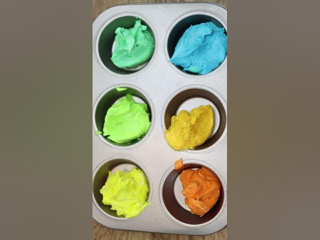 Video thumbnail for 5 cake decorating hacks WITHOUT TOOLS! #shorts #cake