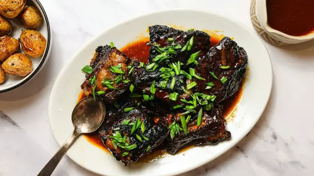 Video thumbnail for 3 Ingredient Crockpot Ribs Recipe