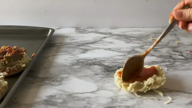 'Video thumbnail for Personal pizza on English muffin'
