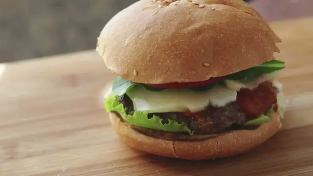 Video thumbnail for Best Burger Presses to Make Your Burger Patties Perfectly! (2021)