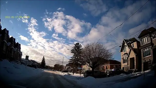 Video thumbnail for Toronto's streets after a 25-cm snowstorm - Đường sá Toronto sau bão tuyết 25 cm
