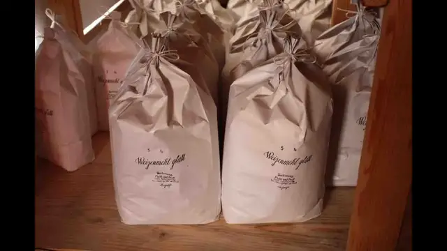 Video thumbnail for Mehl aus der Mühle am rauschenden Bach