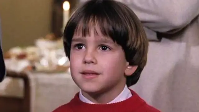 Video thumbnail for Charlie From The Santa Clause Is A Total Hunk Now