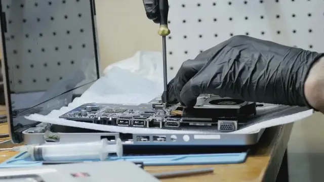 'Video thumbnail for 10 Quick Things To Do Before Giving Laptop For Repair'