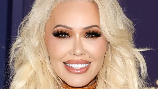 'Video thumbnail for Bunnie Xo Looks Completely Different Without Any Makeup'