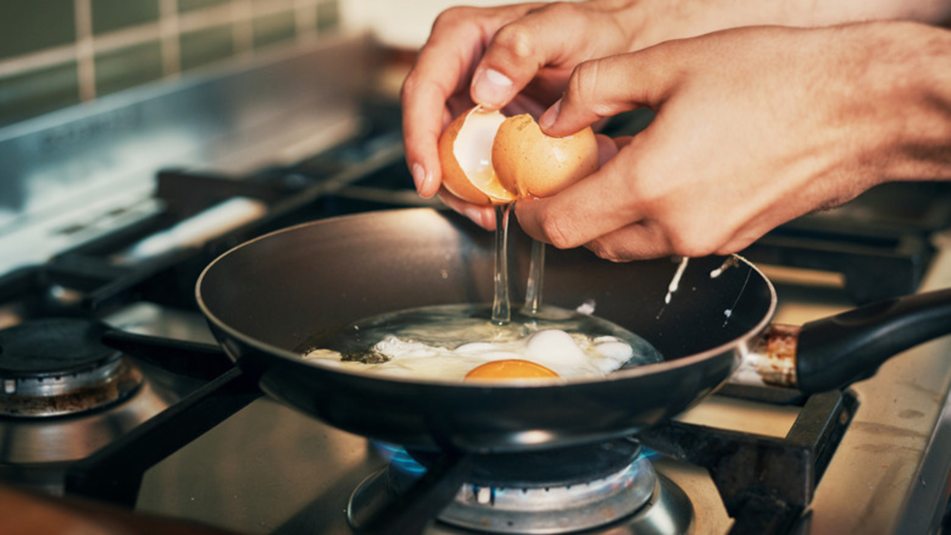 Video thumbnail for You May Be Making Your Eggs In The Wrong Type Of Pan