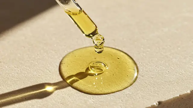 Video thumbnail for What Is Grapeseed Oil? Non-Comedogenic Benefits for Acne, Scars and Skin Tone