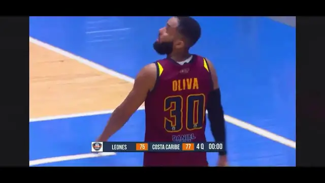 'Video thumbnail for Nicaragua Basketball League: Osmel Oliva with CRAZY Buzzer-Beater! [2020]'