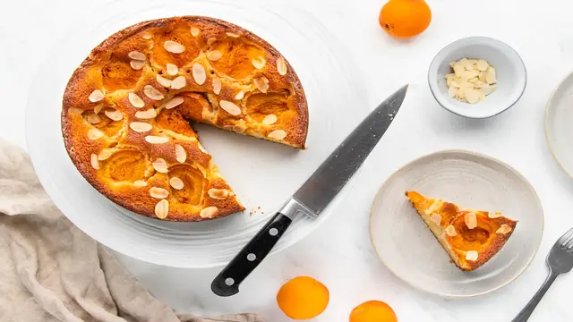 Video thumbnail for Delicious Almond Cake Recipe Perfect For The Holidays