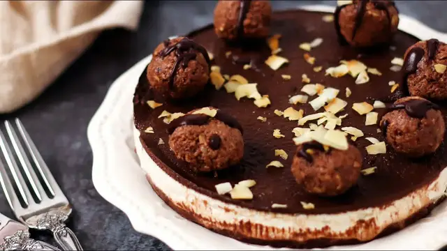'Video thumbnail for 全素巧克力榛果冰淇淋蛋糕 + 我如何創作它 Vegan Chocolate Hazelnut Ice Cream Cake + How I Create it'