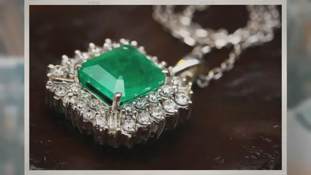 Video thumbnail for What Are Emeralds Made Of?